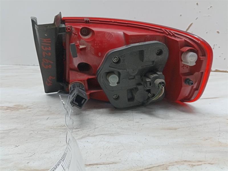 2010 AUDI A4 4cyl Gasoline Turbo 2.0 Left TAIL LAMP - 100231 — photo 4