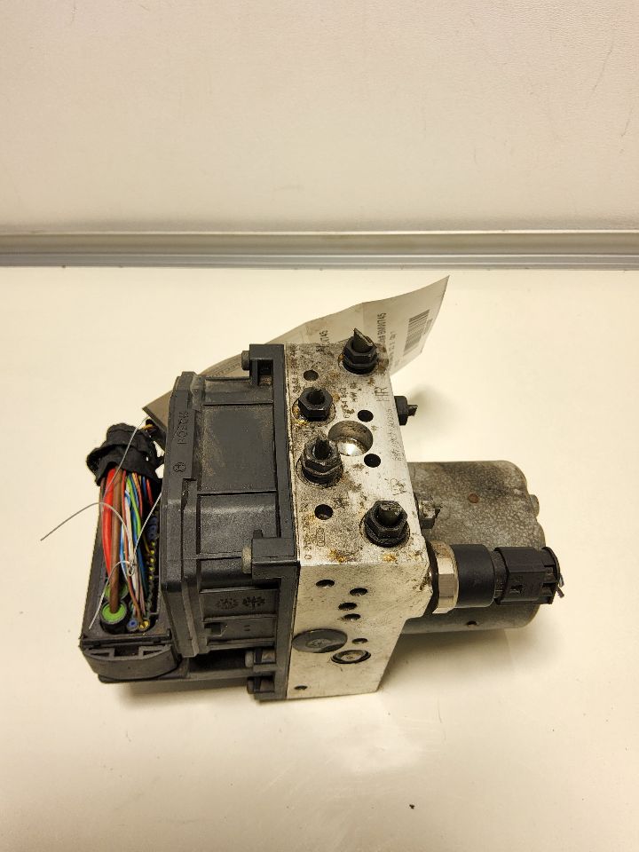 2004 BMW 745i Anti-lock Brake Pts - 1008 — photo 6