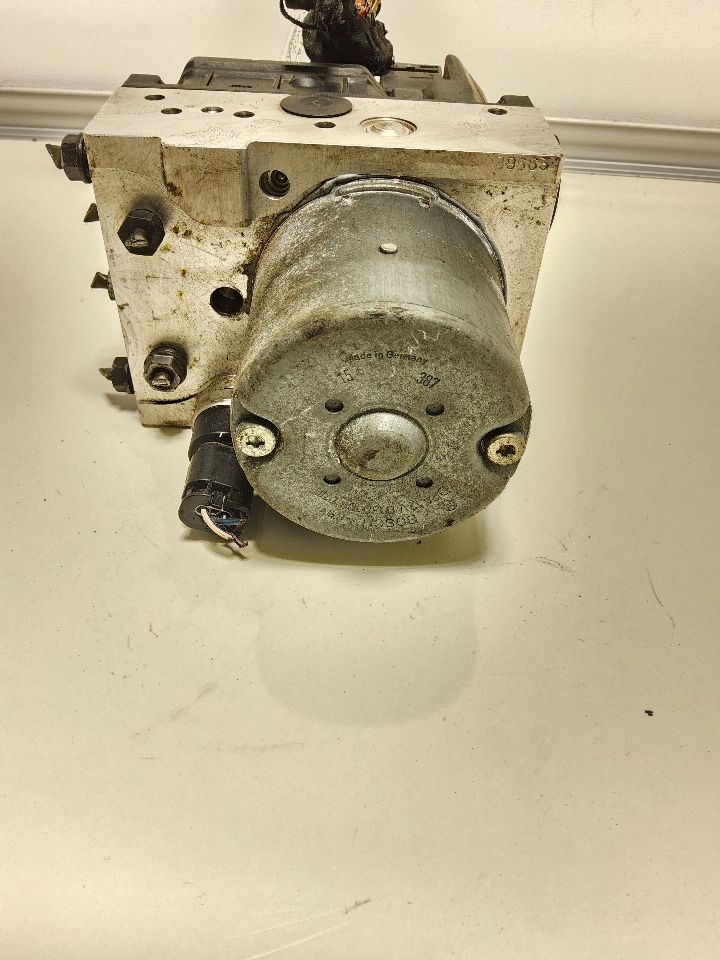 2004 BMW 745i Anti-lock Brake Pts - 1008 — photo 7