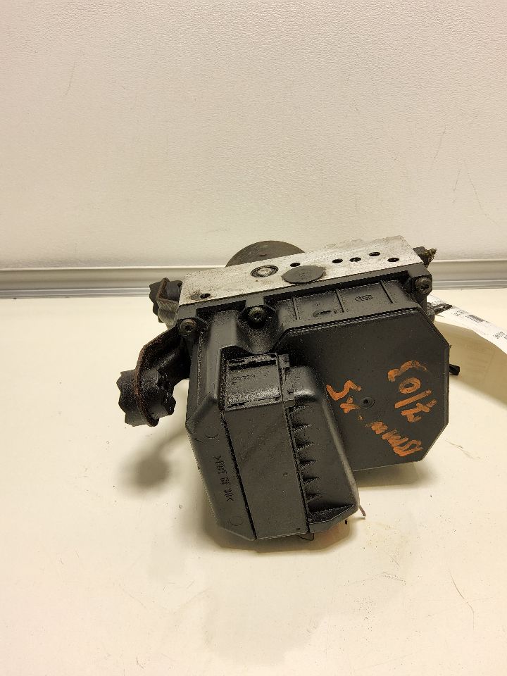 2004 BMW X5 Anti-lock Brake Pts - 1024 — photo 2