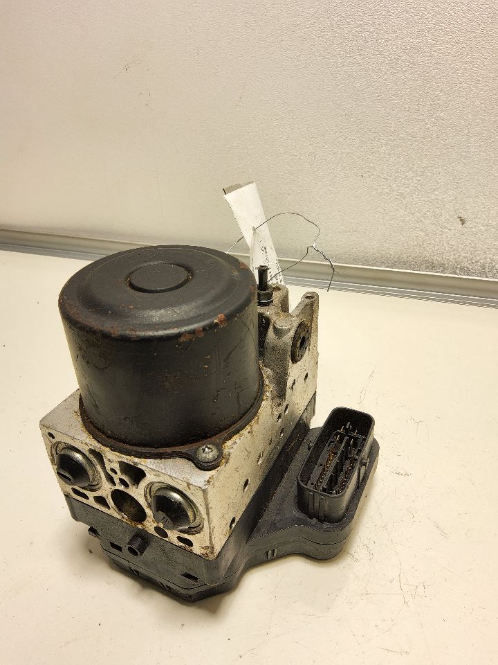 2006 LEXUS GS300 Anti-lock Brake Pts - 1081 — photo 2