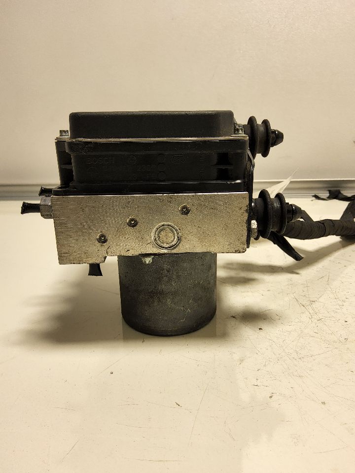 2013 AUDI A4 Anti-lock Brake Pts - 1185 — photo 4