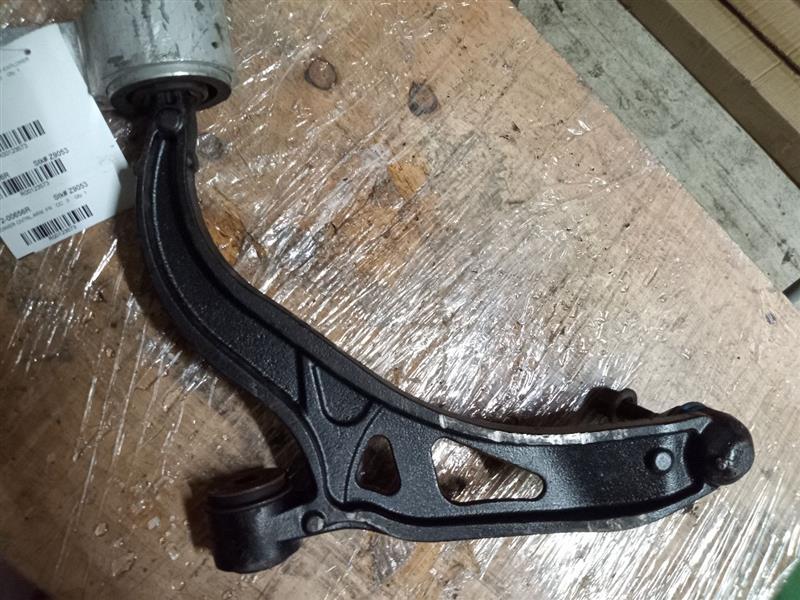 2015 FORD EXPLORER Right LOWER CNTRL ARM, FR - 123573 — photo 1