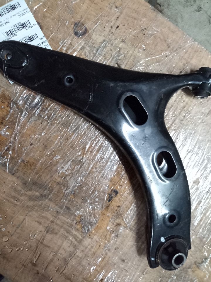 2021 SUBARU FORESTER Left LOWER CNTRL ARM, FR - 123574 — photo 1
