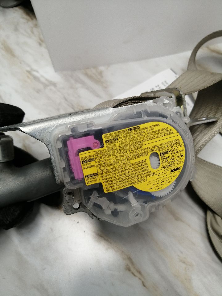 2006 TOYOTA PRIUS Seat Belt, Front - 1300 — photo 1