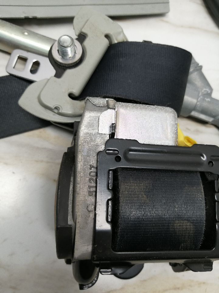 2006 MITSUBISHI OUTLANDER Seat Belt, Front - 1305 — photo 2