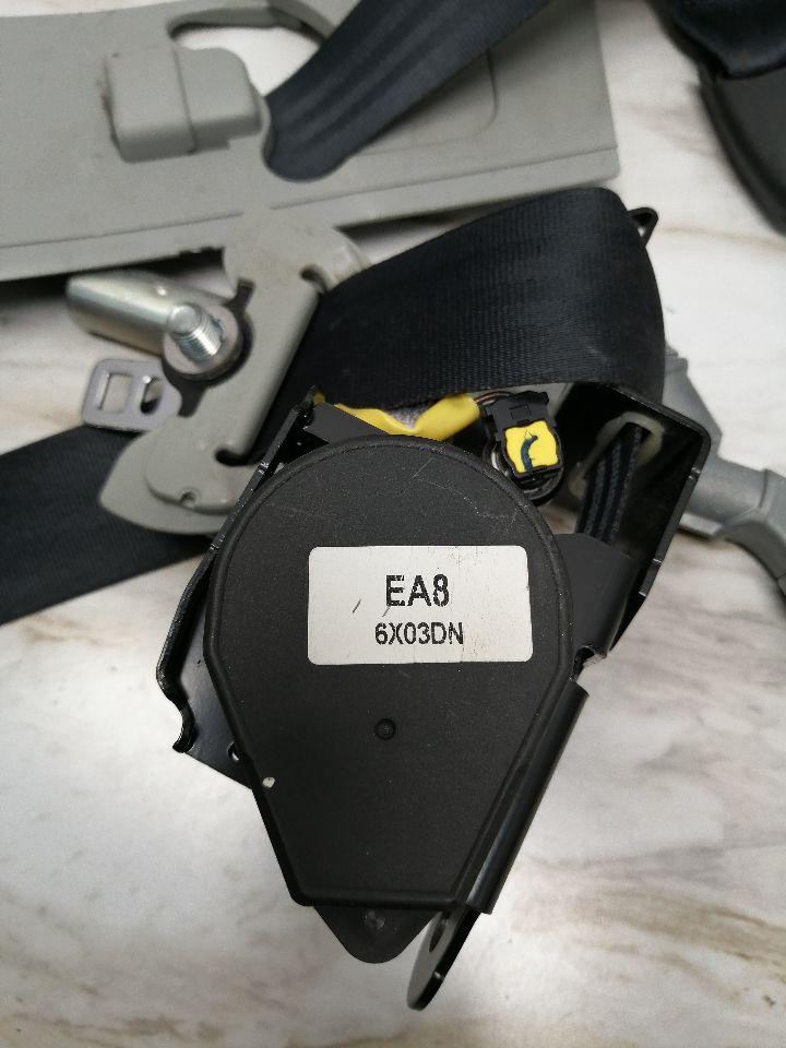 2006 MITSUBISHI OUTLANDER Seat Belt, Front - 1305 — photo 3