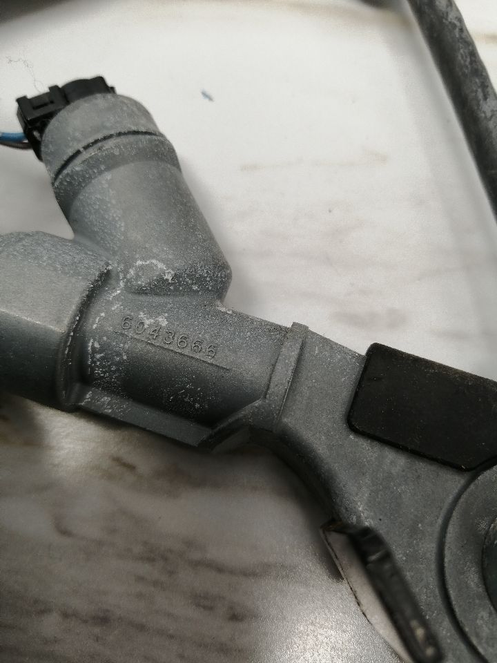 2006 MITSUBISHI OUTLANDER Seat Belt, Front - 1305 — photo 6