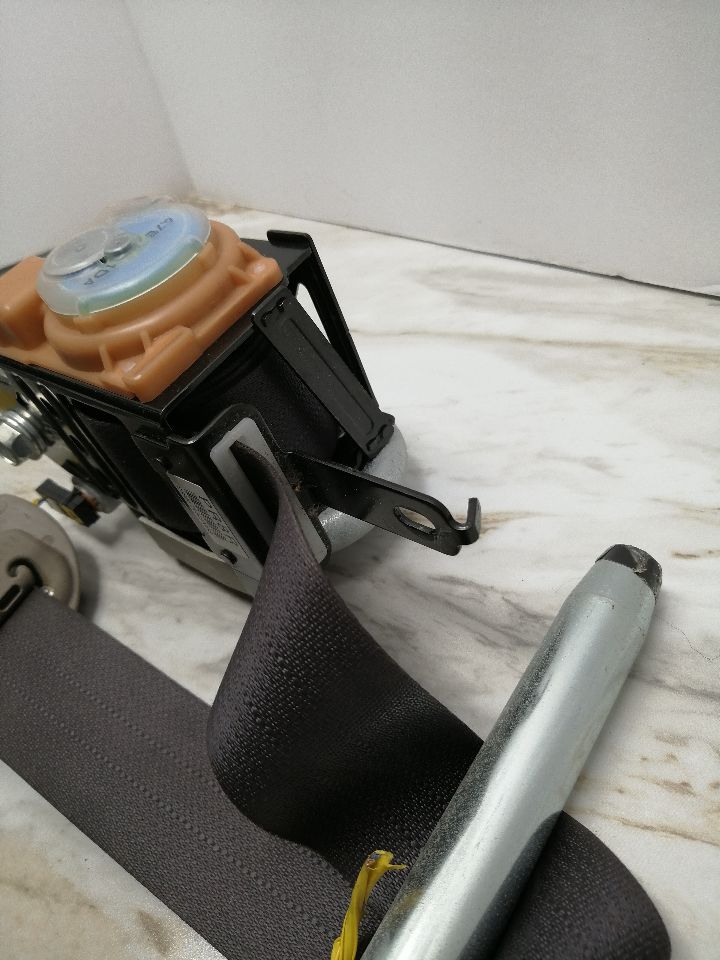 2011 HYUNDAI TUCSON Seat Belt, Front - 1317 — photo 8