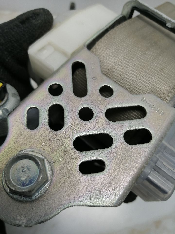 2011 SUBARU LEGACY Seat Belt, Front - 1323 — photo 6
