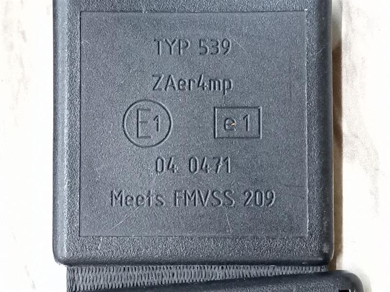 2004 AUDI A8 8cyl Gasoline 4.2 Seat Belt, Front - 133760 — photo 3