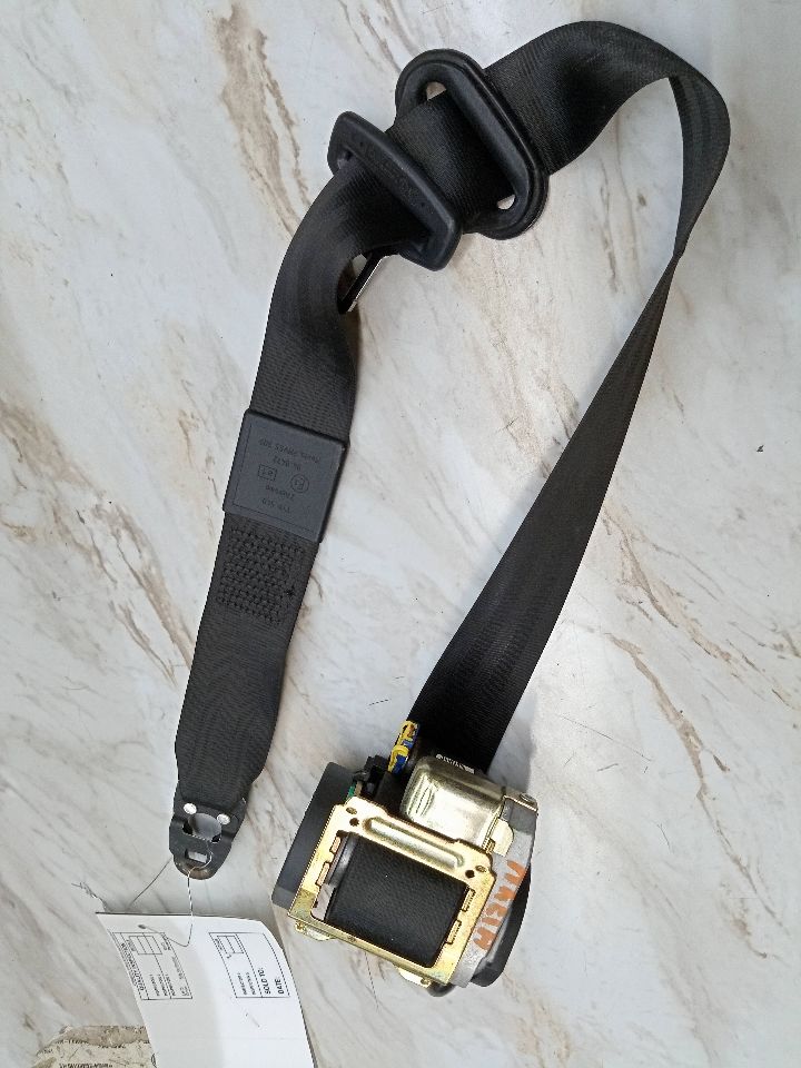 2004 AUDI A8 8cyl Gasoline 4.2 Seat Belt, Front - 133761 — photo 5
