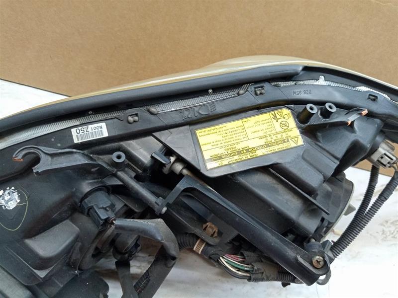 2004 LEXUS RX330 6cyl Gasoline 3.3 Right HEADLAMP ASSEMBLY - 133972 — photo 4