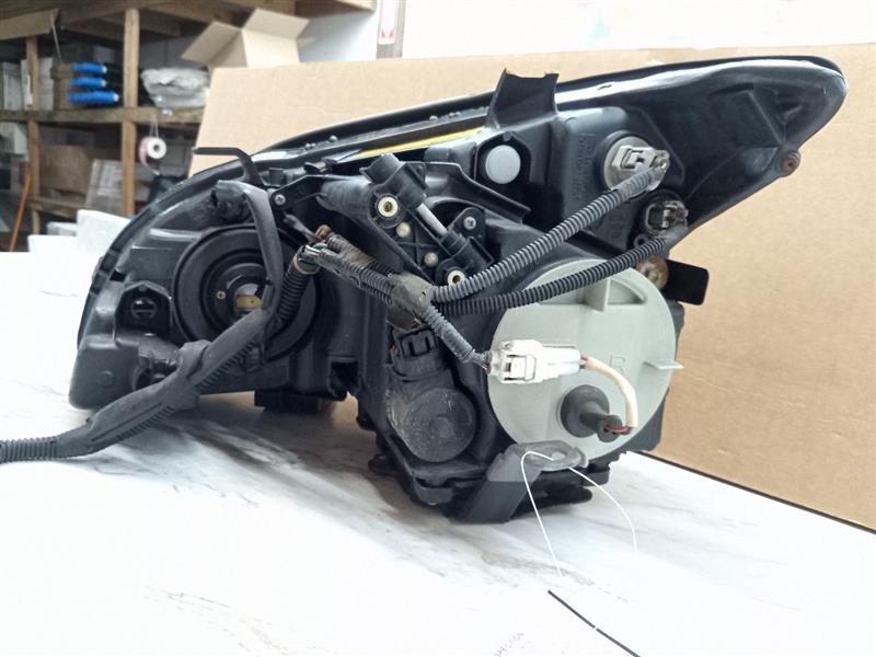 2004 LEXUS RX330 6cyl Gasoline 3.3 Right HEADLAMP ASSEMBLY - 133972 — photo 6