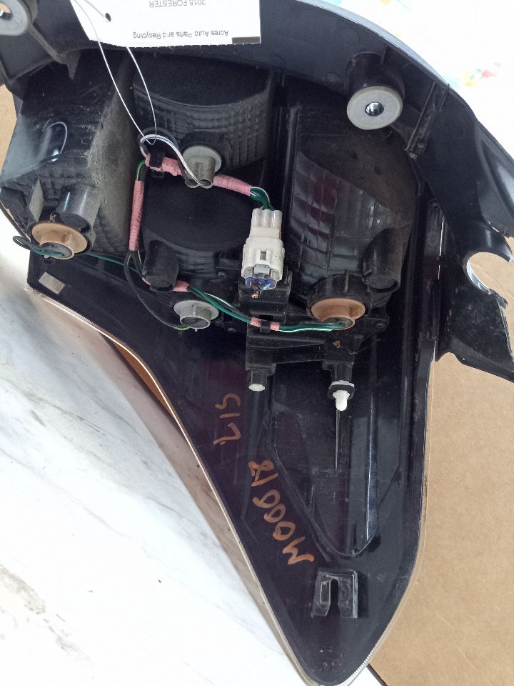 2015 SUBARU FORESTER Left TAIL LAMP - 133992 — photo 6