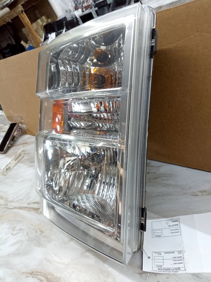 2012 FORD VAN 6.8L Triton V10 HEADLAMP ASSEMBLY - 134158 — photo 3