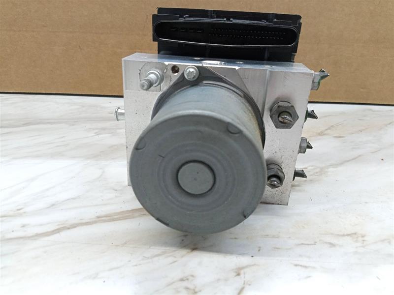 2008 LAND ROVER LR3 8cyl Gasoline 4.4 Anti-lock Brake Pts - 134166 — photo 3