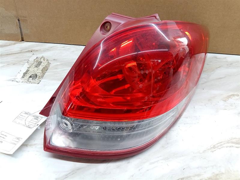 2013 HYUNDAI VELOSTER 1.6L 4cyl Gasoline Right TAIL LAMP - 134459 — photo 2