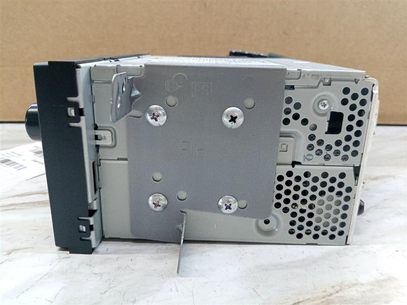 2011 SUBARU FORESTER Radio Audio - 135675 — photo 2