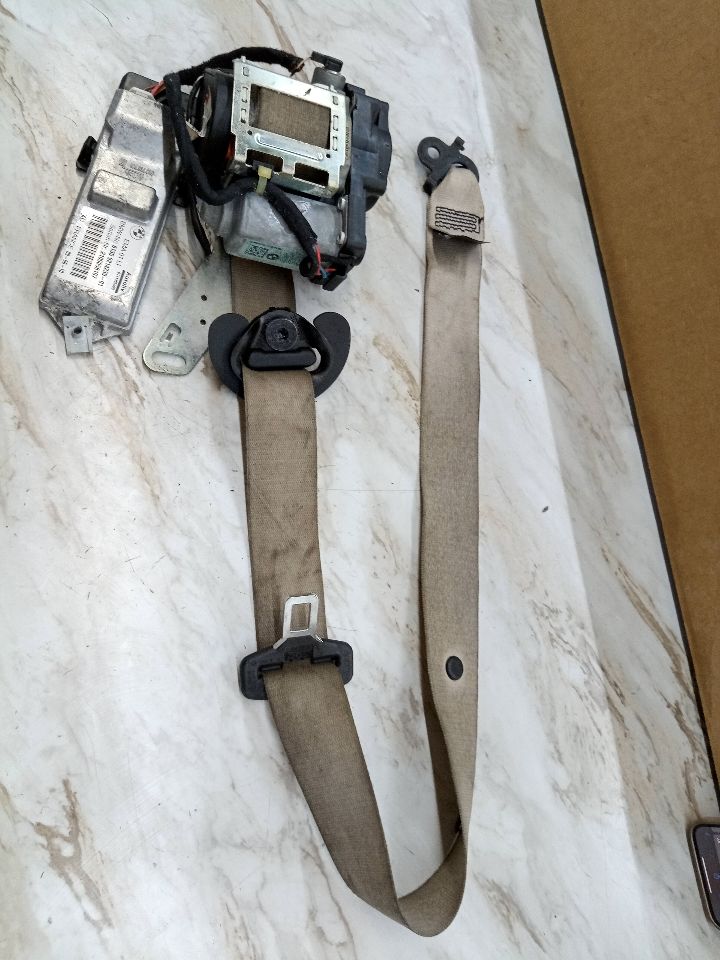2011 BMW 750i 8cyl Gasoline Turbo 4.4 Seat Belt, Front - 136338 — photo 1