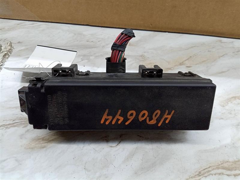 2006 DODGE DURANGO 8cyl Gasoline 5.7 HEMI Fuse Box, Engine - 136973 — photo 1