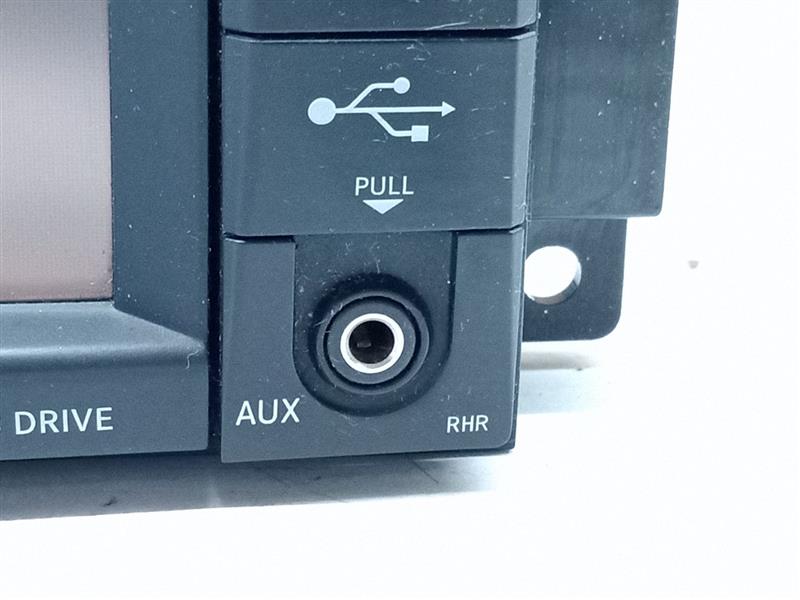 2012 CHRYSLER 200 6 cyl Gas Flex Fuel 3.6 Radio Audio - 137378 — photo 2