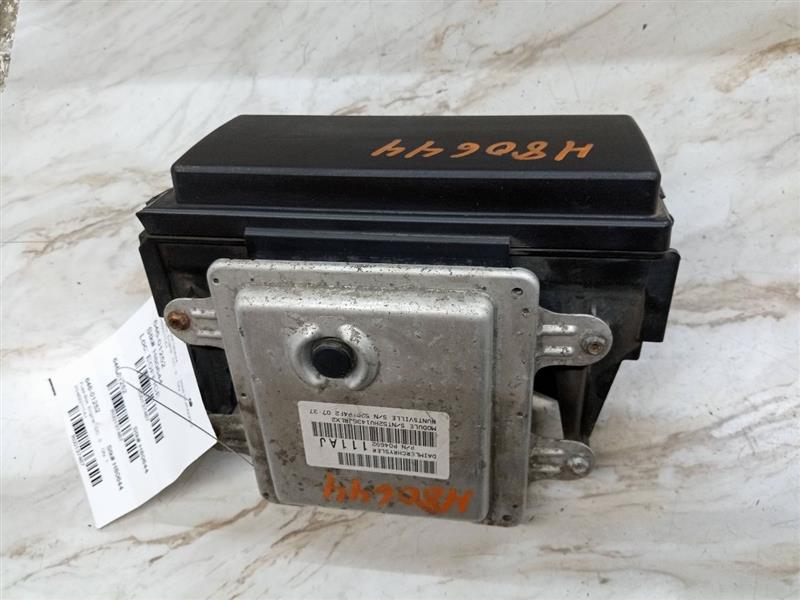 2006 DODGE DURANGO 8cyl Gasoline 5.7 HEMI Fuse Box, Engine - 137467 — photo 4