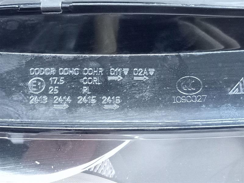 2010 AUDI A4 Left HEADLAMP ASSEMBLY - 138368 — photo 3