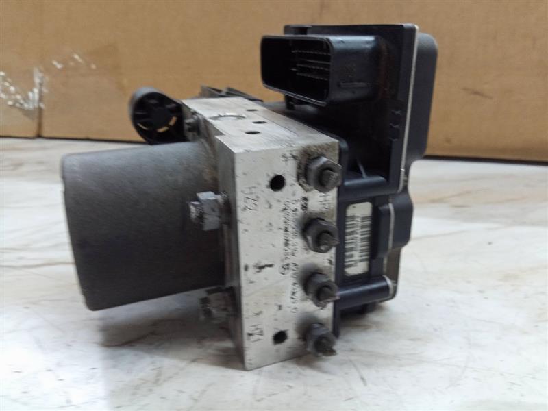 2010 MERCEDES-BENZ E-CLASS 6cyl Gasoline 3.5 Anti-lock Brake Pts - 138643 — photo 3
