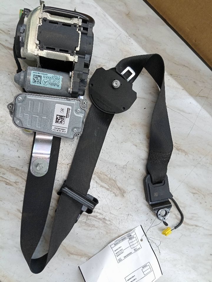 2010 MERCEDES-BENZ E-CLASS 6cyl Gasoline 3.5 Seat Belt, Front - 138700