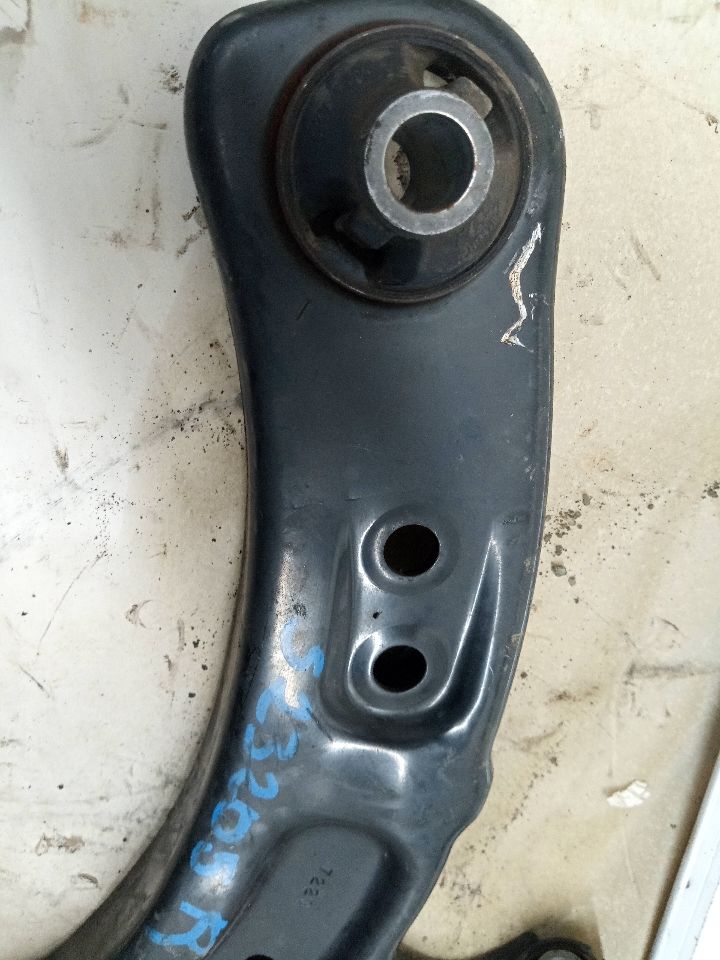 2017 SUBARU IMPREZA Right LOWER CNTRL ARM, FR - 14023 — photo 2