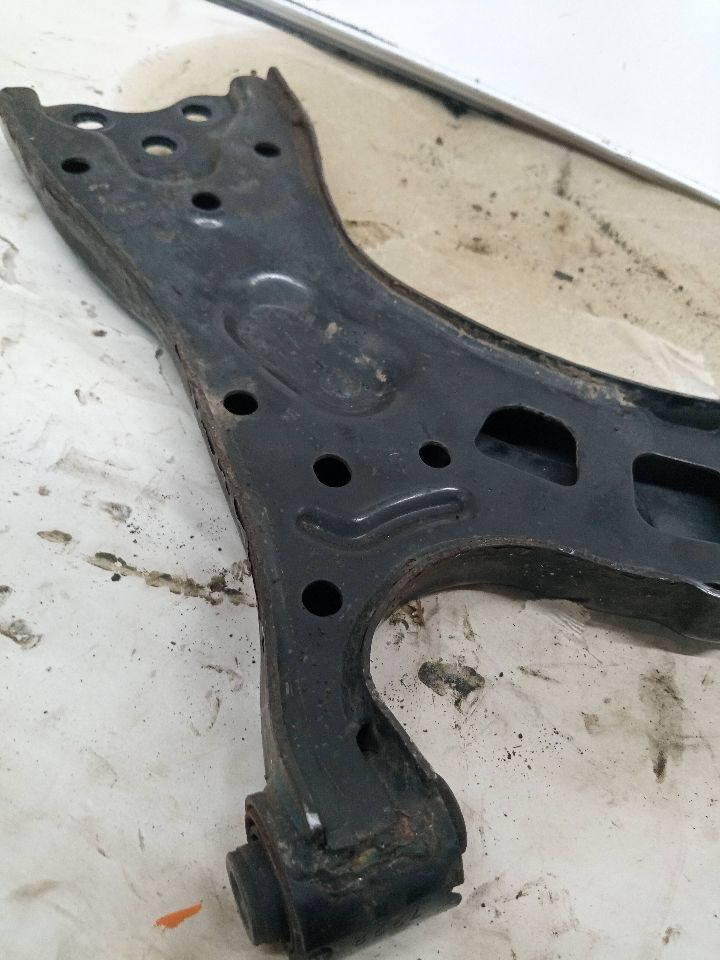 2017 SUBARU IMPREZA Left LOWER CNTRL ARM, FR - 14025 — photo 3