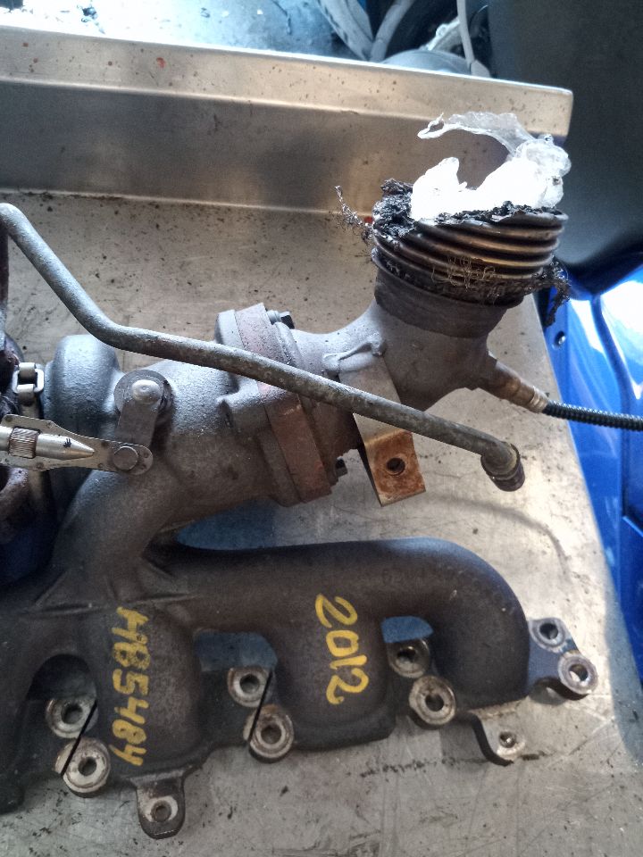 2012 VOLVO 30 SERIES 5cyl Gasoline Turbo 2.5 EXHAUST MANIFOLD - 141684