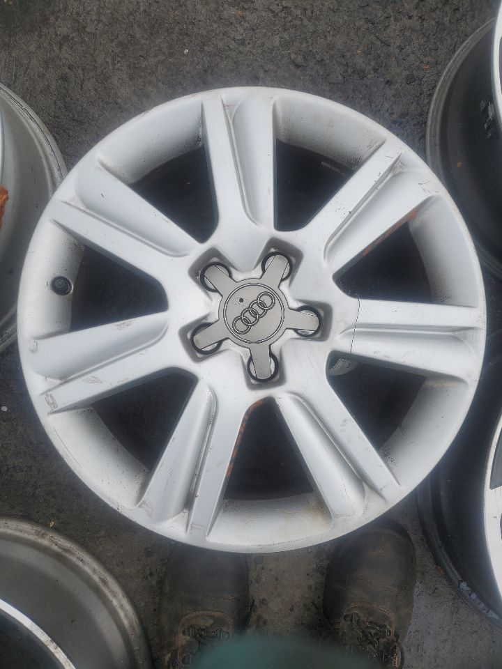 2010 AUDI A4 4cyl Gasoline Turbo 2.0 WHEEL - 141709