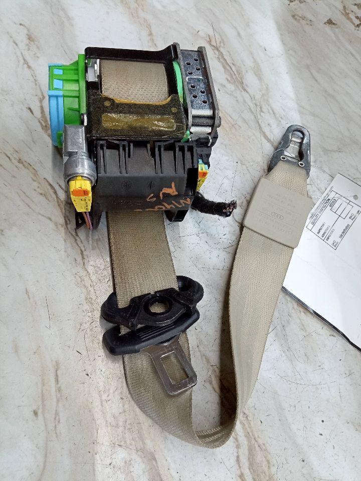 2010 AUDI A4 4cyl Gasoline Turbo 2.0 Seat Belt, Front - 142702 — photo 2