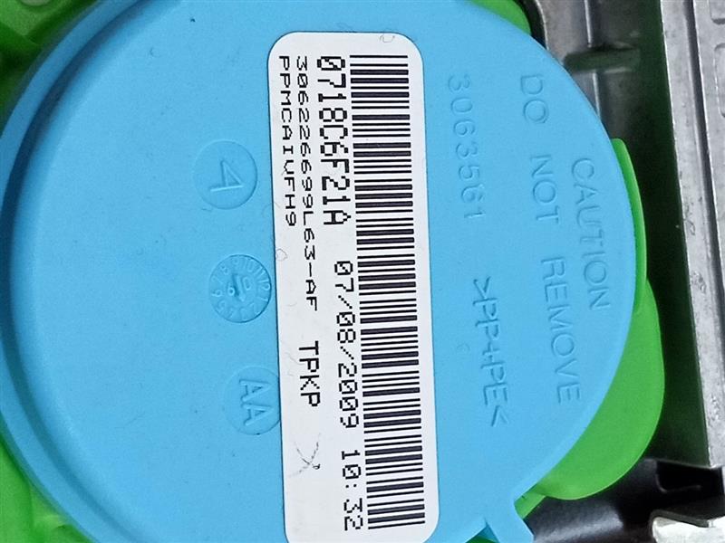 2010 AUDI A4 4cyl Gasoline Turbo 2.0 Seat Belt, Front - 142702 — photo 4