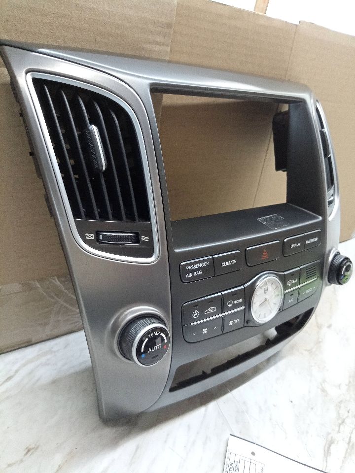 2012 HYUNDAI EQUUS 8cyl Gasoline 5.0 TEMP CONTROL - 147054 — photo 2