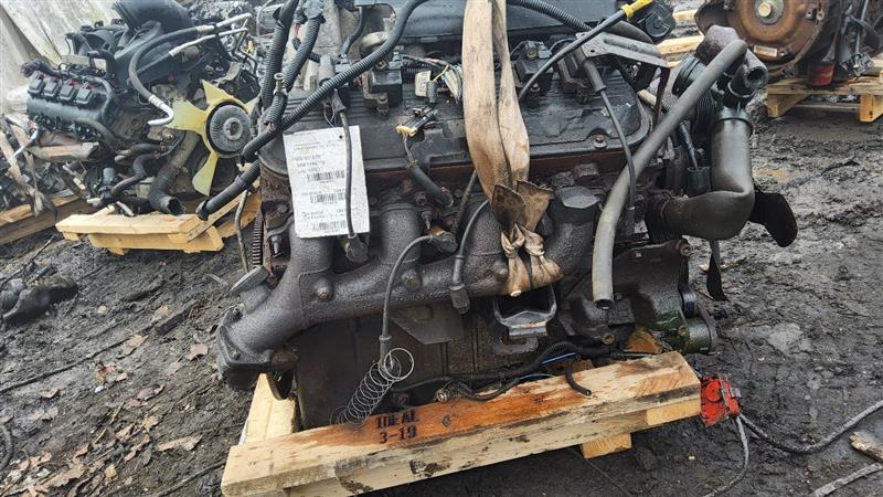 2004 GMC SIERRA 2500 PICKUP 8cyl Gasoline 8.1 ENGINE ASSEMBLY - 148470 — photo 2