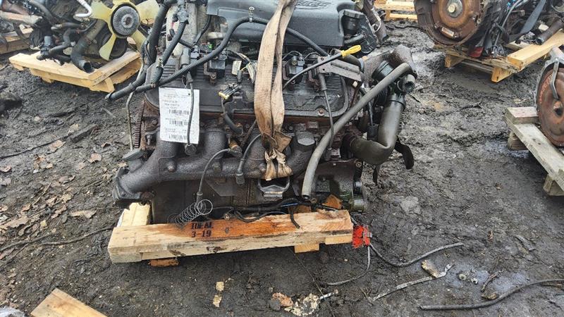 2004 GMC SIERRA 2500 PICKUP 8cyl Gasoline 8.1 ENGINE ASSEMBLY - 148470 — photo 3