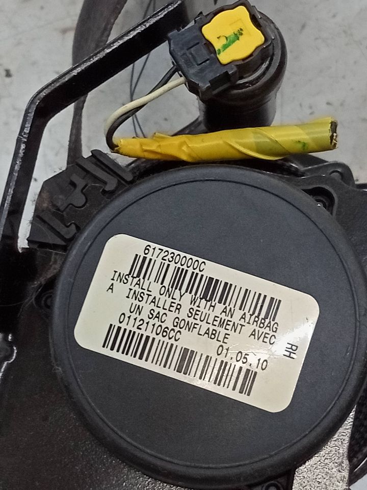 2011 KIA SORENTO 4cyl Gasoline 2.4 Seat Belt, Front - 149158 — photo 3