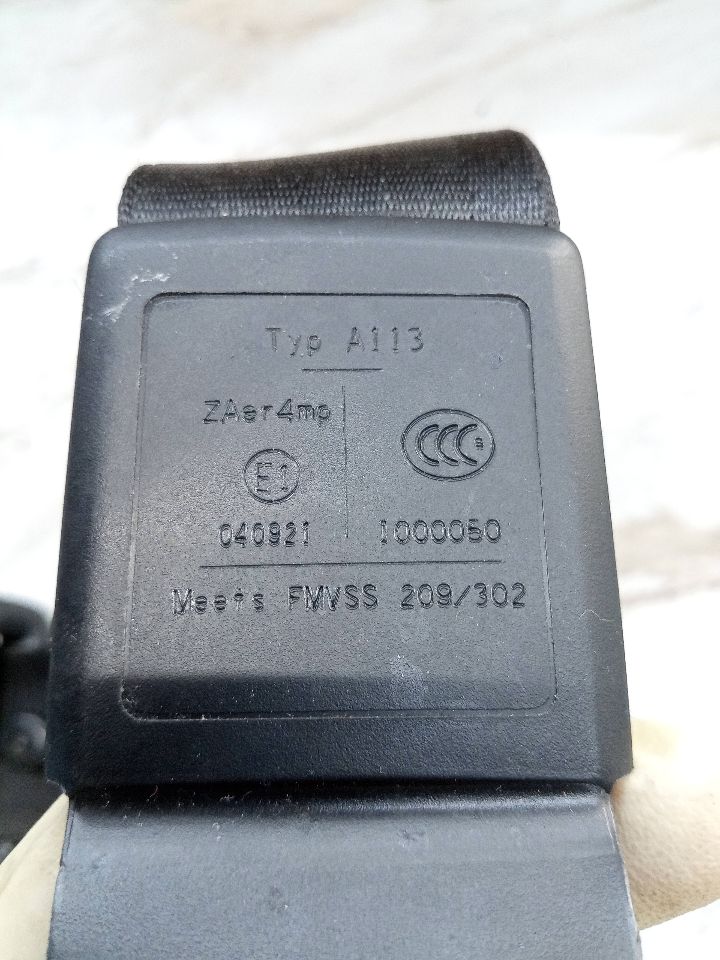2012 AUDI A4 4cyl Gasoline Turbo 2.0 Seat Belt, Front - 149745 — photo 2
