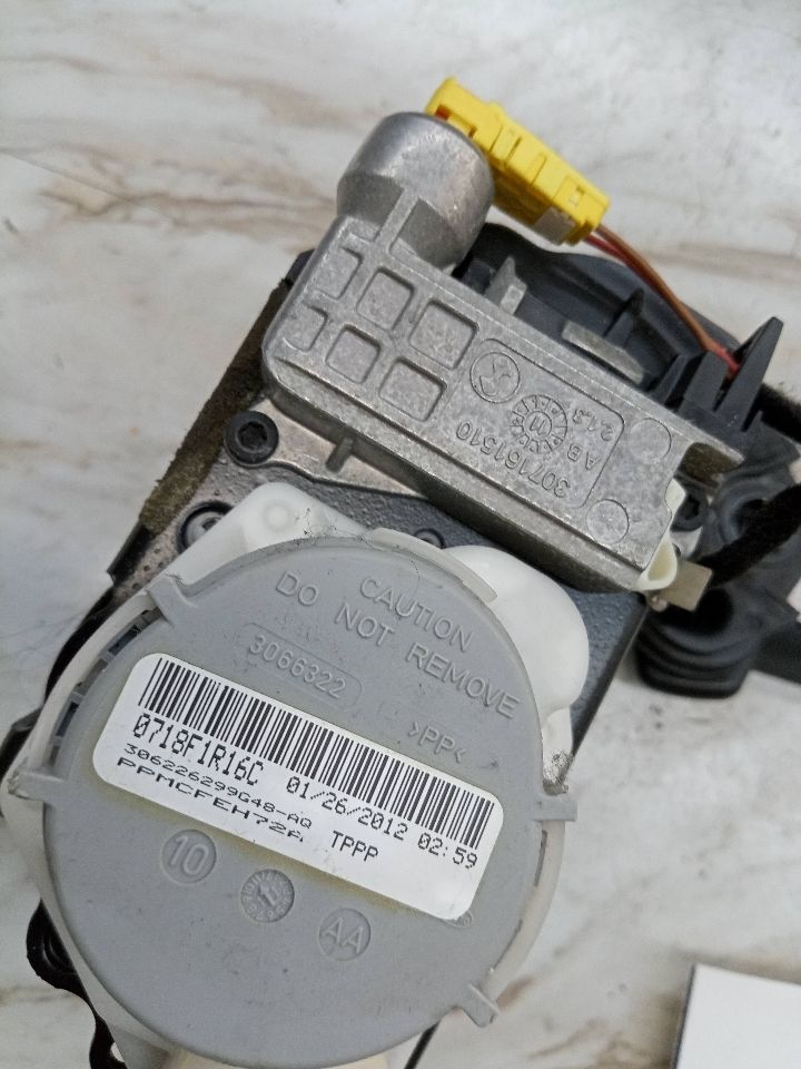 2012 AUDI A4 4cyl Gasoline Turbo 2.0 Seat Belt, Front - 149745 — photo 5