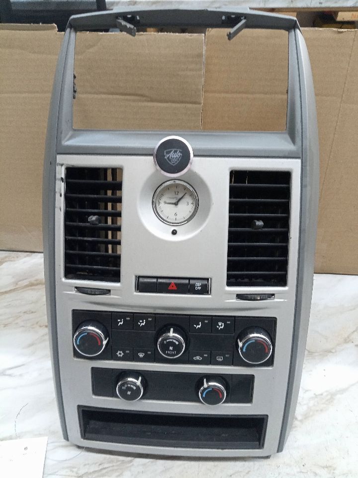 2010 CHRYSLER TOWN & COUNTRY 3.8L 6cyl Gasoline TEMP CONTROL - 150909 — photo 1