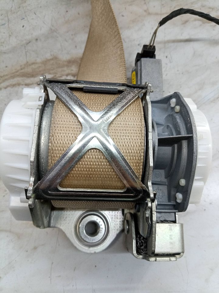 2014 BMW 320i 4cyl Gasoline Turbo 2.0 Seat Belt, Front - 157784 — photo 2