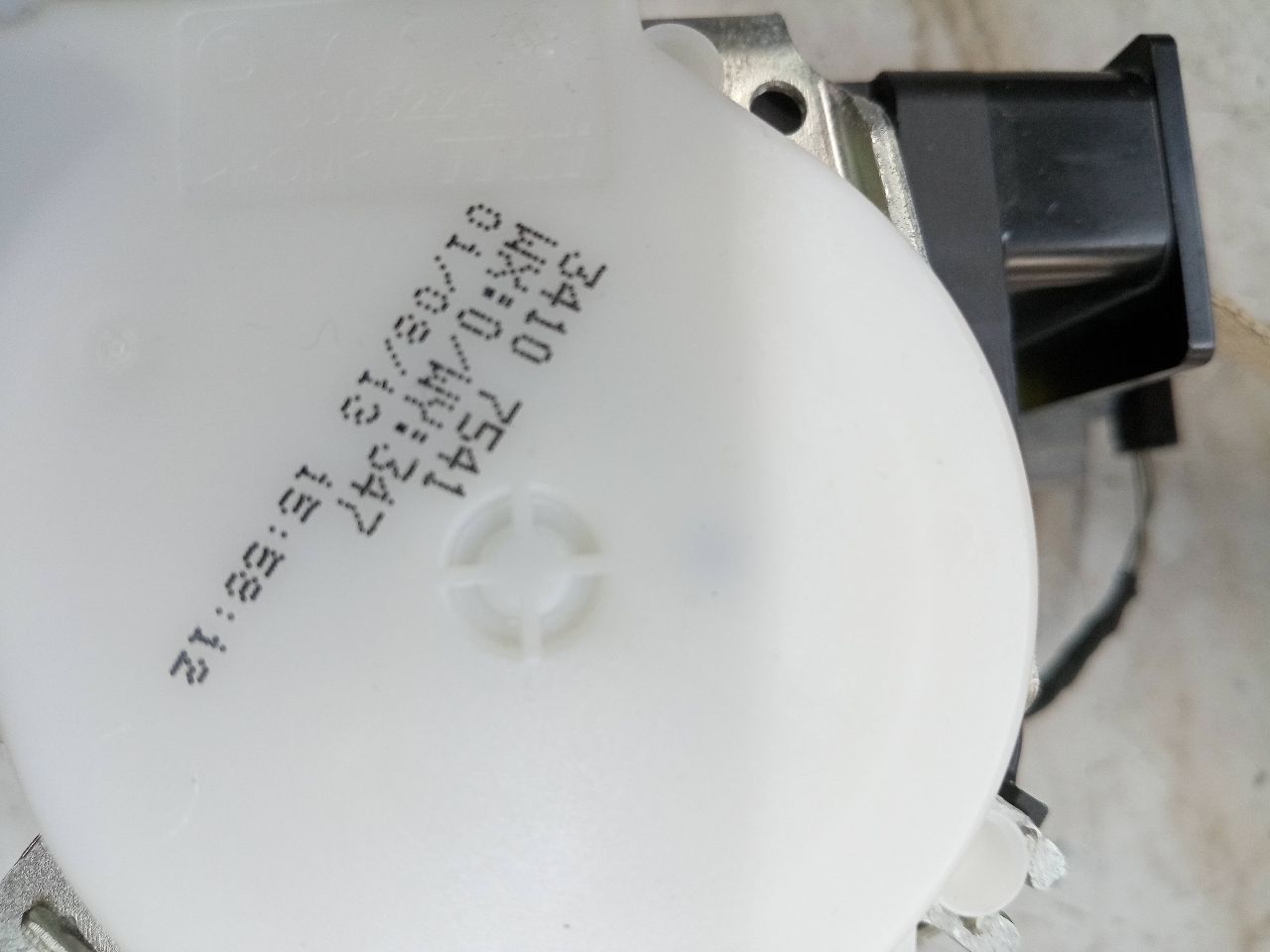 2014 BMW 320i 4cyl Gasoline Turbo 2.0 Seat Belt, Front - 157784 — photo 7