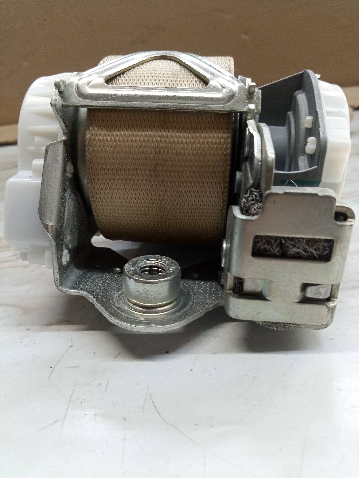 2014 BMW 320i 4cyl Gasoline Turbo 2.0 Seat Belt, Front - 157784 — photo 8