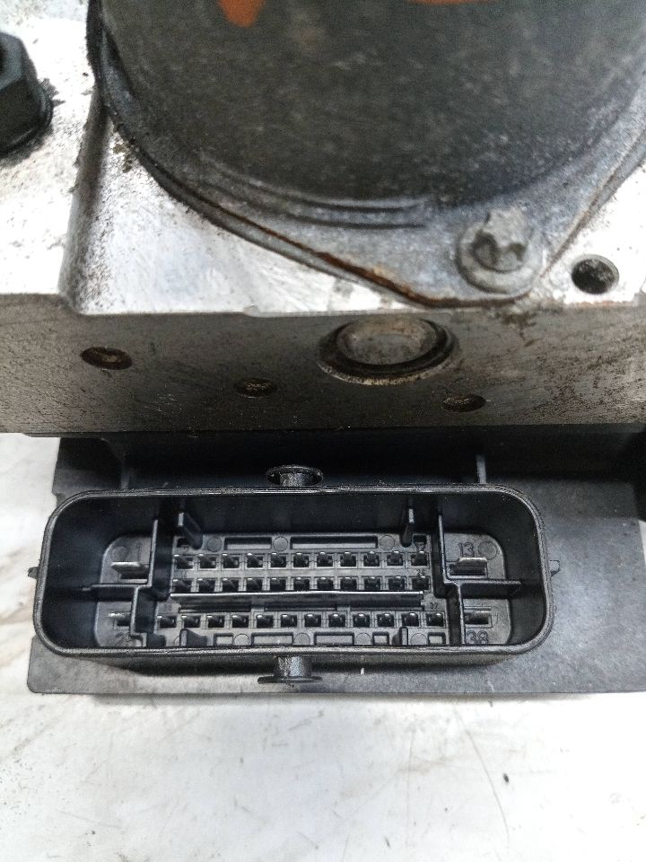 2011 AUDI A4 4cyl Gasoline Turbo 2.0 Anti-lock Brake Pts - 160638 — photo 4