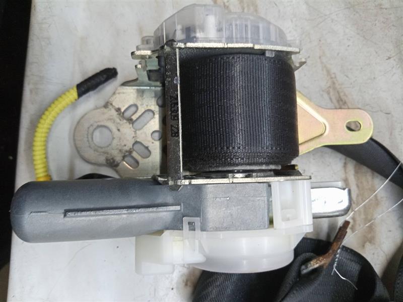 2006 LEXUS RX400H 6cyl electric 3.3 Seat Belt, Front - 164409 — photo 2
