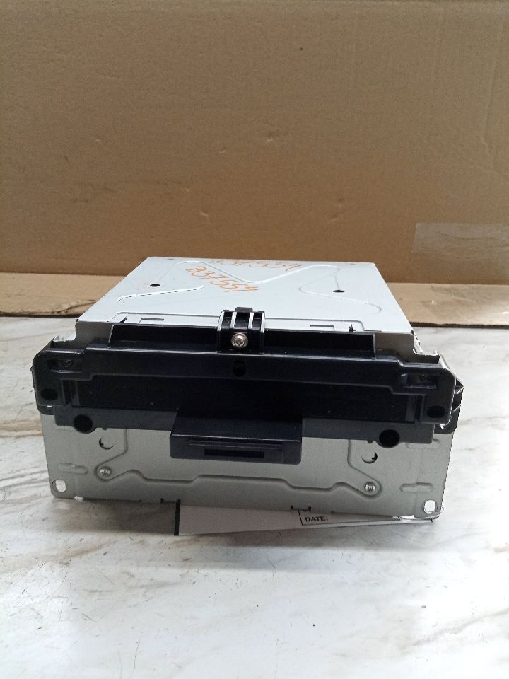 2011 DODGE JOURNEY 6 cyl Gas Flex Fuel 3.6 Radio Audio - 166211 — photo 2