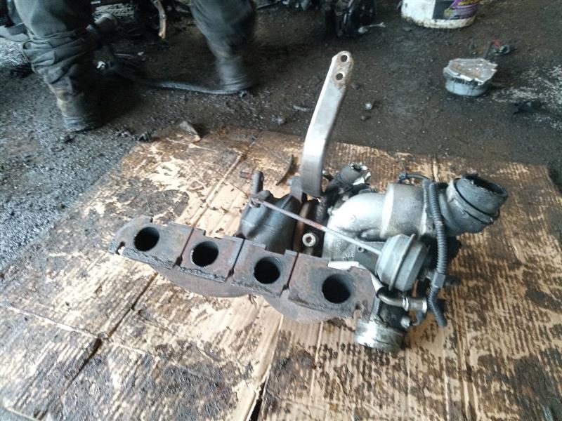 2011 VOLKSWAGEN TIGUAN 4cyl Gasoline Turbo 2.0 EXHAUST MANIFOLD - 167138 — photo 2